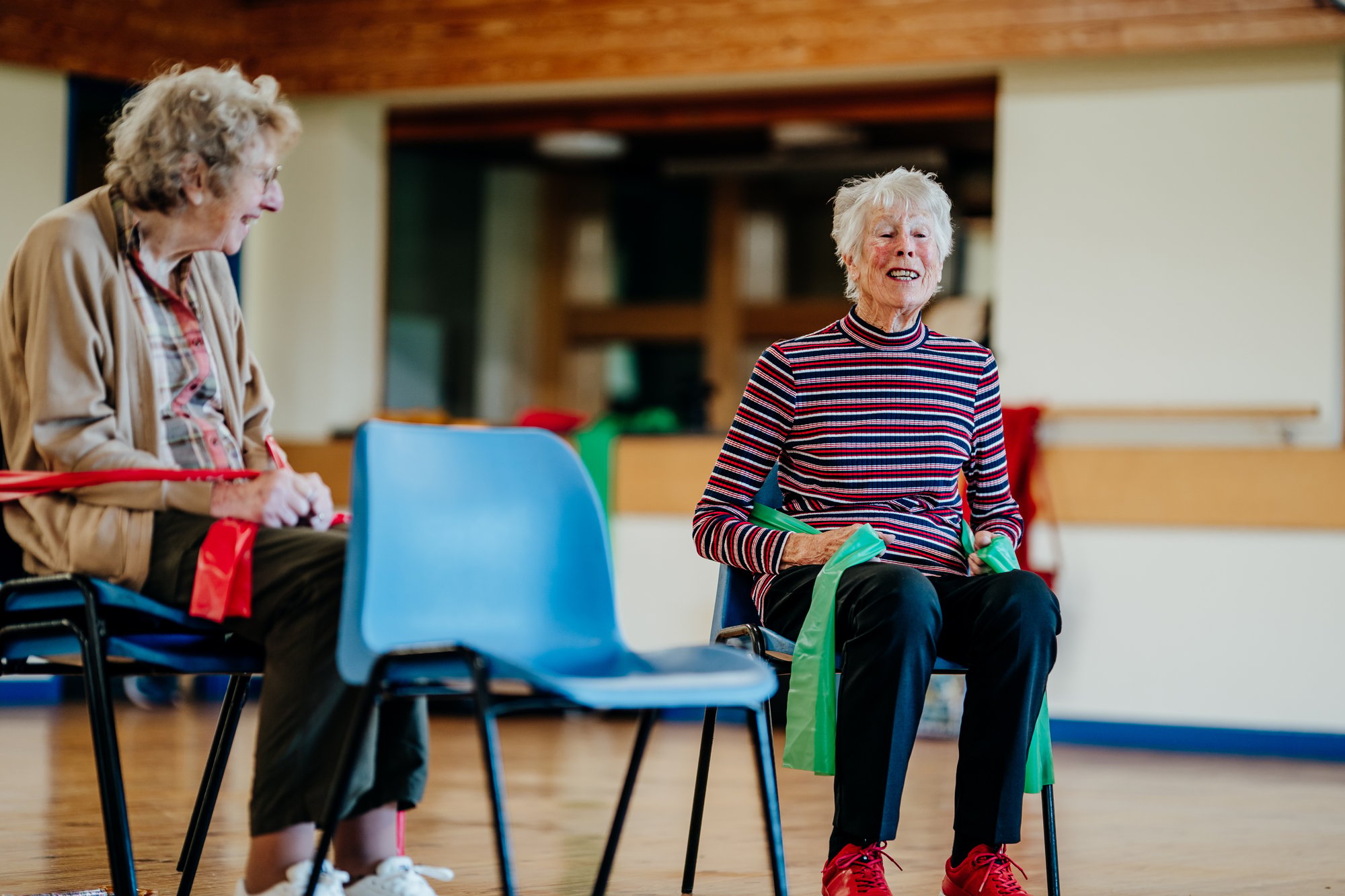 An image of 2 ladies socializing at an Elevate class. 